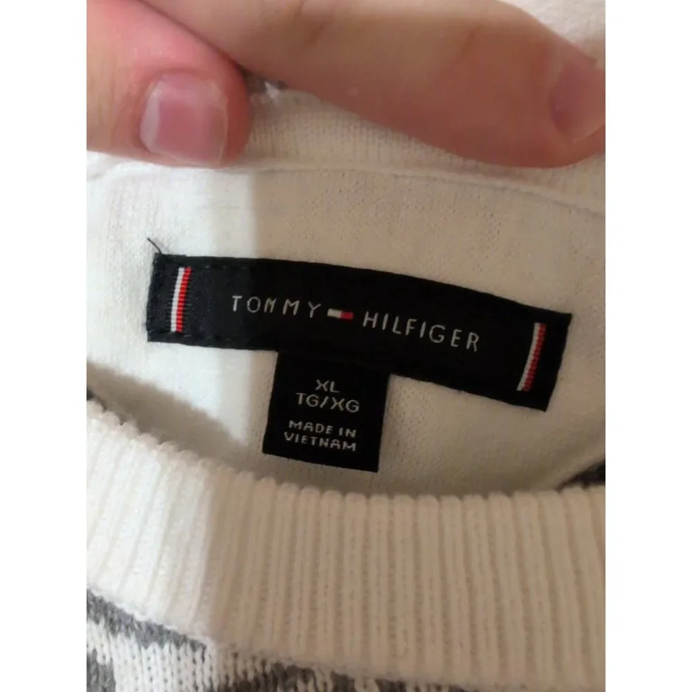 Tommy Hilfiger Joyce Fair Isle Sweater Men’s XL Gray White Red Crewneck - Picture 3 of 6